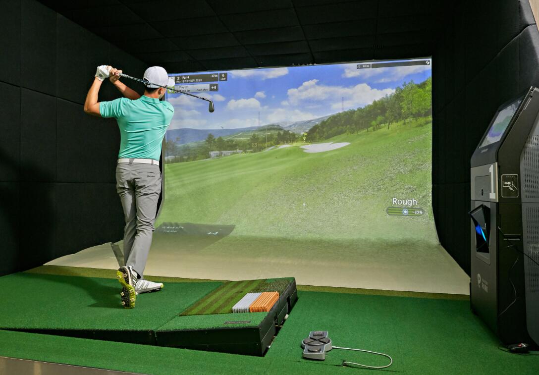 高尔夫模拟器，高尔夫模拟器是什么？室内高尔夫怎么玩？